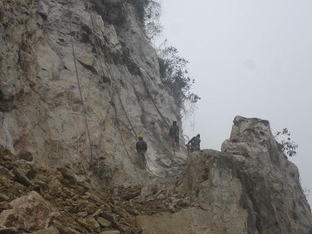 Những người “cược” mạng sống với “thần núi“